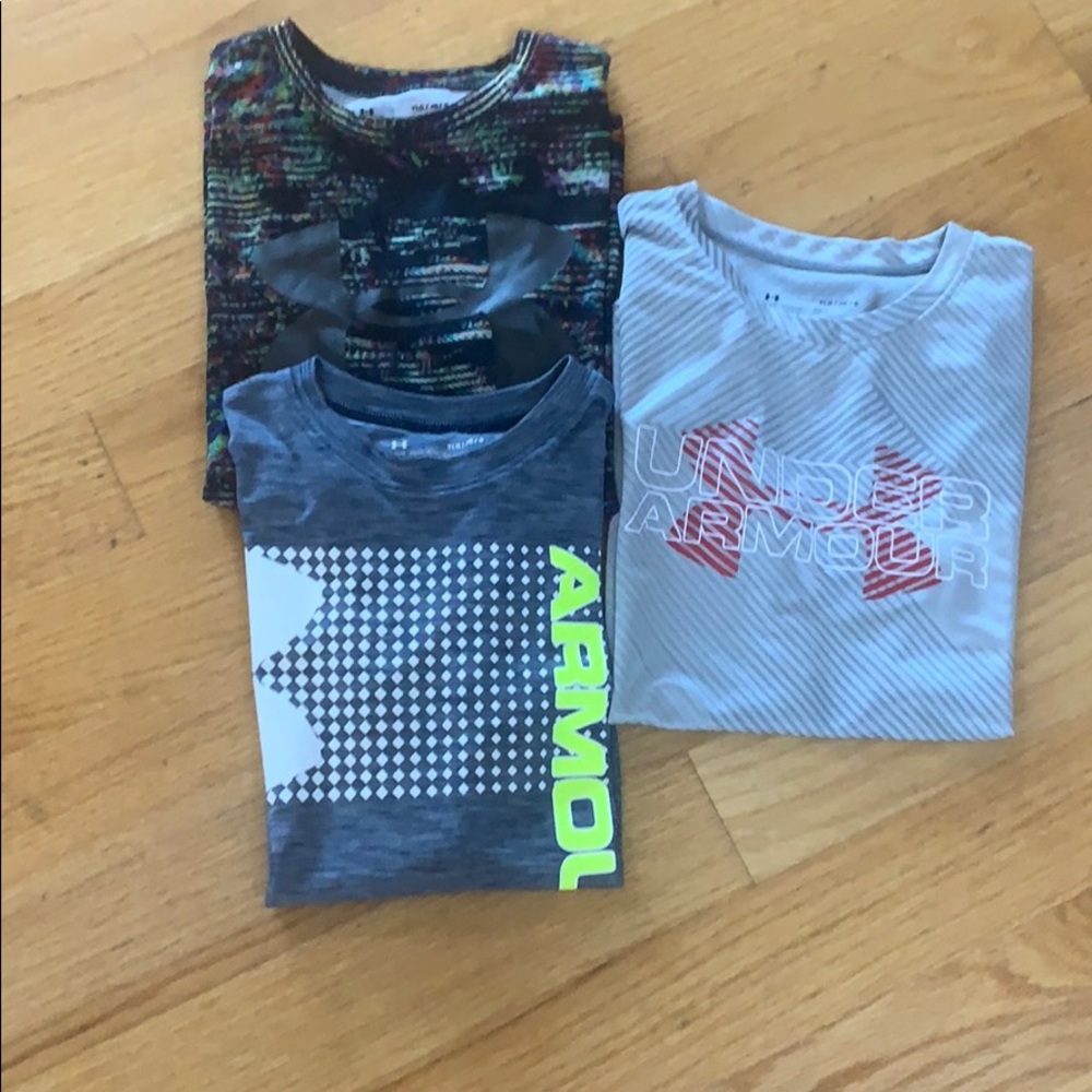 Boys Under Armour Shirts 3 size Large